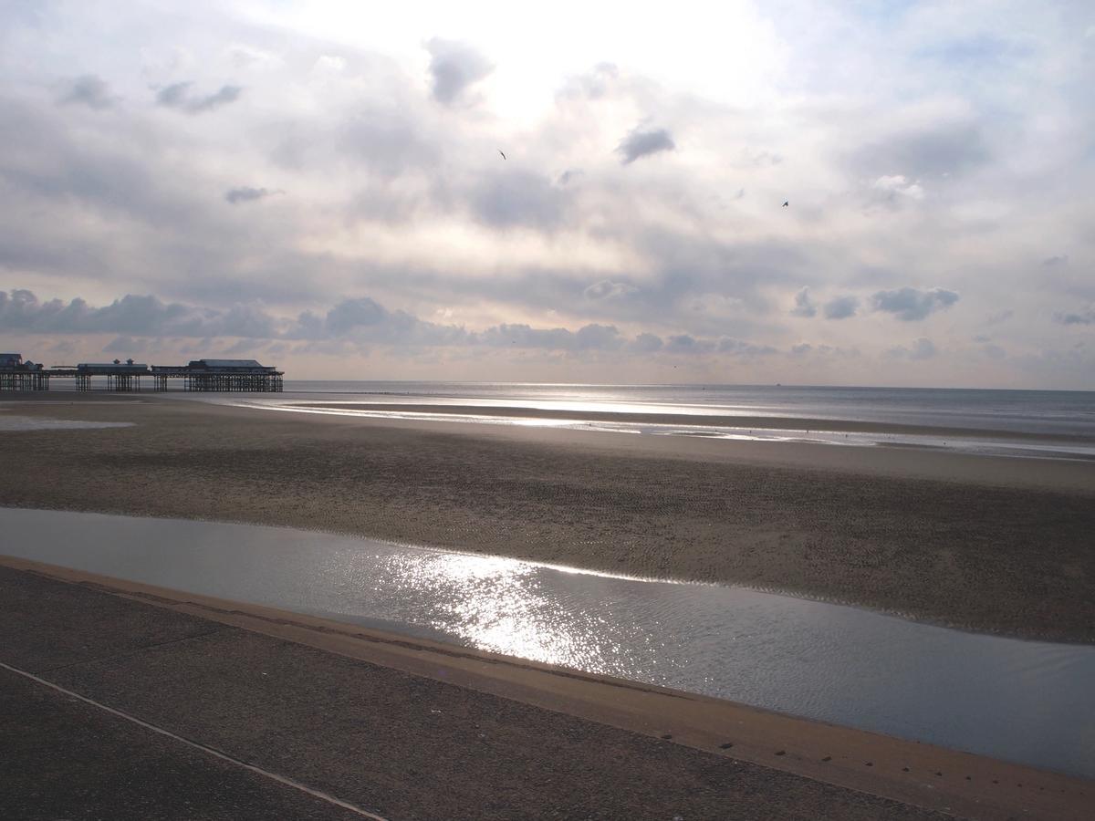 Golden Sands Hotel - St Chad'S Road Blackpool Buitenkant foto